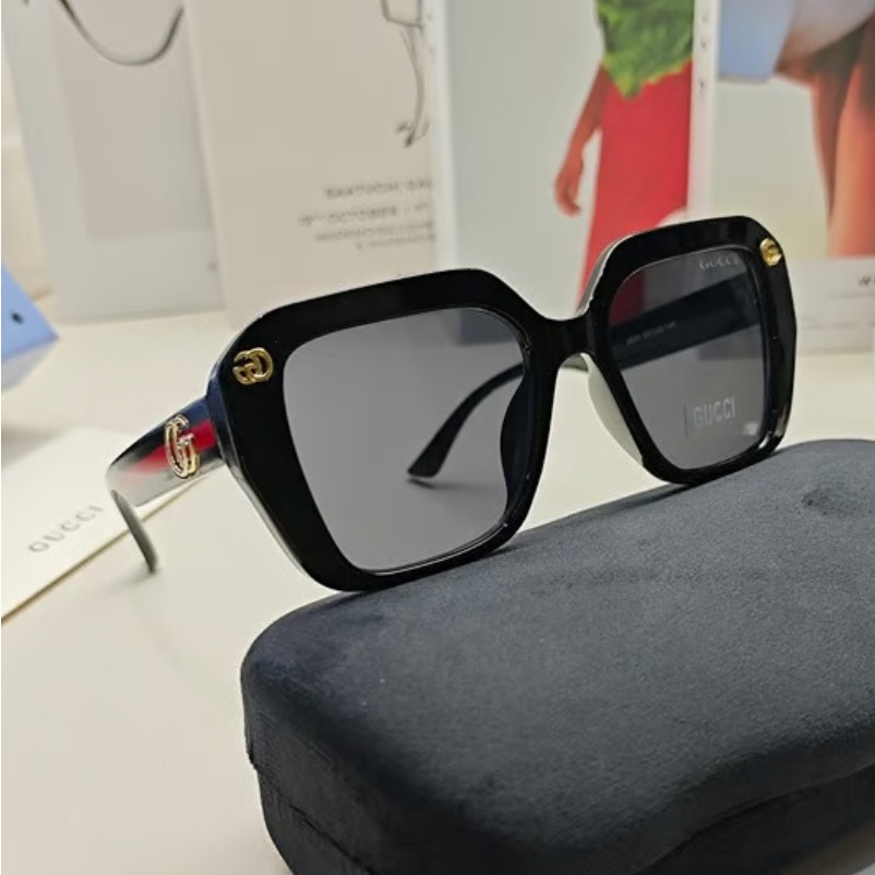 Gucci Oversized Sunglasses: Chic Shades Style